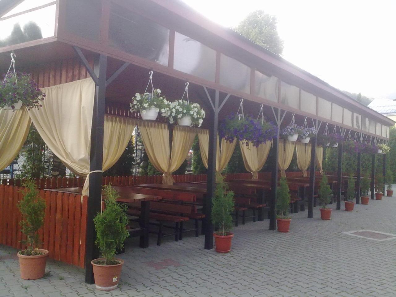 Hotel Ineul Rodna Екстериор снимка